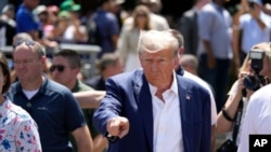 共和党总统参选人、前总统唐纳德·特朗普参加在艾奥瓦州得梅因举行的艾奥瓦州博览会。(2023年8月12日)