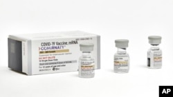 辉瑞公司于2023年9月提供的这张照片显示了该公司更新的成人新冠疫苗的单剂量药瓶。 （美联社）