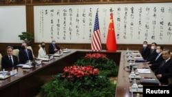 美国国务卿布林肯与中共中央政治局委员王毅在北京举行会谈。（2023年6月19日)