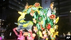 一年一度的台北燈會2023年2月13號在台北市開幕。上海台辦副主任李曉東率一行六名上海官員應台北市政府邀請前來參加。這是新冠病毒大流行三年多以來中國官方派往台灣的第一個訪問團。