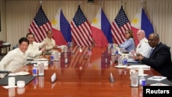 美國國防部奧斯汀與到訪的菲律賓總統小馬科斯舉行會談。（路透社2023年5月3日）