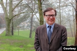 加拿大麦克唐纳·劳里埃研究所高级研究员查尔斯·伯顿（Charles Burton）