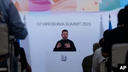 2023年5月21日，在日本广岛举行的七国集团峰会上，乌克兰总统泽连斯基在新闻发布会上讲话。