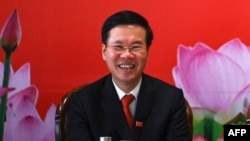 ແຟ້ມ - ທ່ານ​ຫວໍ ວັນ ເທືອງ ຜູ້​ນຳ​ອະ​ວຸ​ໂສ​ຂອງ​ພັກ​ຄອມ​ມູ​ນິ​ສ​ຫວຽດ​ນາມ ທີ່ກອງ​ປະ​ຊຸມ​ຖະ​ແຫຼງ​ຂ່າວ ໃນ​ລະ​ຫວ່າງ​ພິ​ທີ​ອັດ​ກອງ​ປະ​ຊຸມ​ພັກ​ຄອມ​ມູ​ນິ​ສ​ຫວຽດ​ນາມ ທີ່​ສູນ​ກາງ​ປະ​ຊຸມ​ແຫ່ງ​ຊາດ​ຢູ່​ຮາ​ໂນ່ຍ ເມື່ອ​ວັນ​ທີ 1 ກຸມ​ພາ 2021.