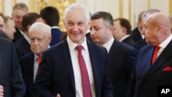 2024年5月7日，俄羅斯副總理安德烈·別洛烏索夫在莫斯科克里姆林宮等待參加弗拉基米爾·普京的總統就職典禮。 （美聯社照片）