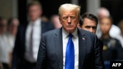 2024 年 5 月 30 日，美國前總統、共和黨總統候選人唐納德·特朗普在紐約市曼哈頓刑事法院刑事審判中被定罪後，向在場記者發表講話。