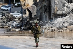 ແຟ້ມພາບ - ມຸມມອງນຶ່ງຂອງບໍລິເວນສີ່ແຍກເຂດ ສເດີຣອຕ (Sdero), ທາງພາກໃຕ້ຂອງອິສຣາແອລ ສະແດງໃຫ້ເຫັນຜົນຂອງການແຊກຊຶມຂະໜາດໃຫຍ່ໂດຍພວກມືປືນຂອງກຸ່ມກໍ່ການຮ້າຍຮາມັສ ຈາກເຂດກາຊາ (Gaza Strip), ວັນທີ 7 ຕຸລາ 2023.