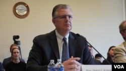 美國國務院負責東亞和太平洋事務助理國務卿康達(Daniel Kritenbrink)2024年6月27日出席眾議院外交事務委員會印太小組委員會聽證會。 (美國之音記者李逸華拍攝)