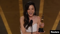 馬來西亞女星楊紫瓊憑著《奇異女俠玩救宇宙》(Everything Everywhere All at Once)獲得奧斯卡影后。