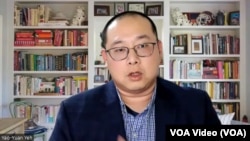 位於美國德州的聖湯瑪斯大學國際研究講座教授葉耀元(美國之音視訊採訪截圖)