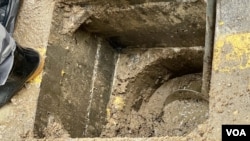 香港受世紀大暴雨侵襲，地下渠道佈滿泥濘。(美國之音/湯惠芸)