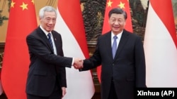 中國領導人習近平在北京會晤到訪的新加坡總理李顯龍。 （資料照片，2023年3月31日）