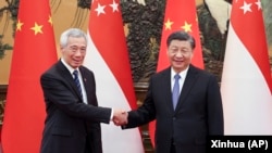 中國領導人習近平在北京會晤到訪的新加坡總理李顯龍。（2023年3月31日）