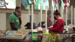 儘管高物價和自己的灰暗展望，美國消費者依然堅持要花錢。 這是否能持續？