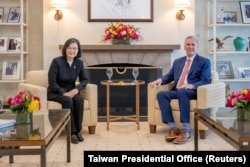 美國眾議院議長麥卡錫與台灣總統蔡英文在加州里根圖書館會面。（2023年4月6日）