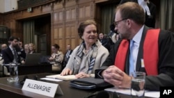 德國法律顧問和政府代表出席荷蘭海牙國際刑事法院的聽證。（2024年4月8日）