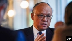 台灣行政院經貿談判辦公室總談判代表鄧振中在華盛頓接受美聯社的採訪。（2023年5月3日）