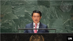 ທ່ານ ສະ​ເຫຼີມ​ໄຊ ກົມ​ມະ​ສິດ ກ່າວ​ຄຳ​ປ​າ​ໄສ​ຢູ່ກອງ​ປະ​ຊຸມ​ສະ​ມັດ​ຊາ​ໃຫຍ່​ ສະ​ຫະ​ປະ​ຊາ​ຊາດ ​ສະ​ໄໝທີ 78 ໃນ​ນະ​ຄອນ ນິວຢອກ, 23 ກັນ​ຍາ 2023.