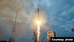 资料照 - 俄罗斯47年后第一次月球着陆计划。“Luna-25“火箭在月球表面着陆时失去控制而撞向月面，导致此次登月计划失败。该照片为Luna-25火箭在地球发射时的景象，照片由euters从Roscosmos/Vostochny Space Centre/Handout提供。