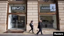 资料照：中国电动车比亚迪在意大利米兰设立的专卖店。（2024年3月20日）