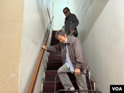 吉米·田拉著水上樓梯(美國之音/張木林)