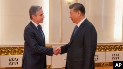 美國國務卿布林肯(左)與中國國家主席習近平在北京人民大會堂會面。(2024年4月26日)