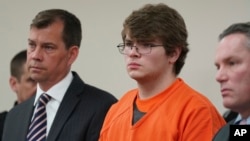 紐約布法羅種族主義槍擊案兇手佩頓·詹德隆2023年2月15日被判處終身監禁。