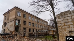 恰索夫亞爾的多數街區都遭到了轟擊。(2023年4月12日，美國之音博夏特拍攝)