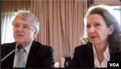 中國歐盟商會主席伍德克(Jörg Wuttke)(左)和中國歐盟商會副主席許倍帝（Bettina Schoen-Behanzin）（右）共同召開記者會，發佈2023/2024《上海建議書》。(Zoom視訊會議截圖)