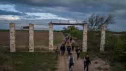 “走線潤美”年終報導(3)政庇、遣返、等待和打“黑工”
