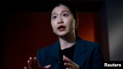 被香港當局通緝的香港民主委員會(HKDC)執行總監郭鳳儀在美國華盛頓接受路透社採訪。 （2023年7月10日）