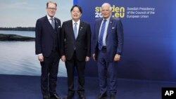 瑞典外交大臣比爾斯特羅姆與歐盟外交事務和安全政策高級代表博雷利以及日本外相林芳正在斯德哥爾摩附近合影。（2023年5月13日）