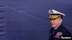 台灣海軍司令唐華在台灣宜蘭的一處港口參加六艘台灣製造的沱江級巡邏艦的交船儀式。 (2024年3月26日)