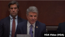 美国会众议院外事委员会主席迈克尔·麦考尔(Michael McCaul)2024年1月17日主持“检视美国资金如何流入中国军力”的听证会。