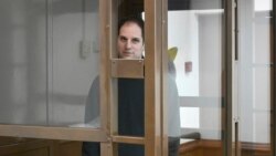 普京：莫斯科希望“達成協議”讓被監禁的美國記者回國