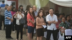 2017年4月19日，在雅加達舉行的雅加達州長選舉最後一輪投票期間，印尼華人在投票站等待投票。（法新社照片）