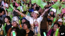 台灣總統大選期間民進黨支持者在台北集會。（2020年1月10日）