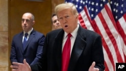 前总统特朗普2024年3月25日在纽约曼哈顿刑事法院预审听审结束后，在华尔街40号举行的新闻发布会上讲话。