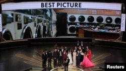 喜劇奇幻片《奇異女俠玩救宇宙》獲得了七項奧斯卡金像獎，包括最佳影片獎。