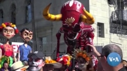 ການສະເຫຼີມສະຫຼອງວັນແຫ່ງຄວາມຕາຍ ໃນນະຄອນລອສ ແອັງເຈລລິສ ເຊື່ອມຕໍ່ຊາວອາເມຣິກັນເຊື້ອສາຍເມັກຊິັກັນ ກັບມໍລະດົກວັດທະນະທໍາຂອງພວກເຂົາເຈົ້າ