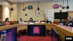 一篇關於中國人民解放軍海軍的報告2024年5月20日在英國國會發布。外交事務特別委員會現任主席艾麗西亞·卡恩斯（Alicia Kearns）議員表達了對中國海軍擴張及其對國際海上安全影響的重大擔憂。 （美國之音李伯安拍攝）