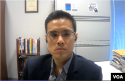 美國新澤西州拉瑪珀學院政治學副教授陳鼎 (美國之音採訪視頻截圖)