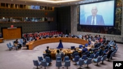 ແຟ້ມຮູບ-ທ່ານໂວລເກີ ເຕີກ, ເສນາທິການດ້ານສິດທິມະນຸດແຫ່ງອົງການສະຫະປະຊາຊາດ ກ່າວໂດຍຜ່ານການເຊື່ອມຕໍ່ວີດີໂອ ໃນກອງປະຊຸມສະພາຄວາມໝັ້ນຄົງ ຢູ່ສໍານັກງານໃຫຍ່ໃນນະຄອນນິວຢອກ, ວັນທີ 17 ສິງຫາ 2023.