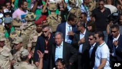 2023年10月20日，聯合國秘書長安東尼奧古特雷斯抵達埃及拉法過境點。 (美聯社照片)