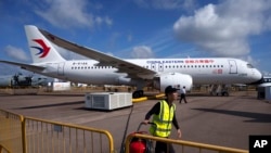 2024年2月20日，一架C919飛機在新加坡航展期間展出。（美聯社照片）