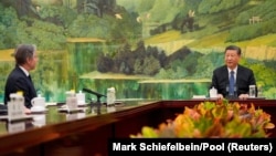 中國國家主席習近平2024年4月26日與造訪的美國國務卿安東尼·布林肯（Antony Blinken）在北京人大會堂舉行會談。 （媒體聯訪照片）