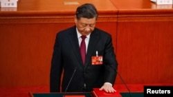 2023年3月10日，在中國第十四屆全國人大一次會議第三次全體會議上新當選的國家主席、中央軍委主席習近平進行憲法宣誓。