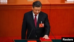 2023年3月10日，在中國第十四屆全國人大一次會議第三次全體會議上新當選的國家主席、中央軍委主席習近平進行憲法宣誓。