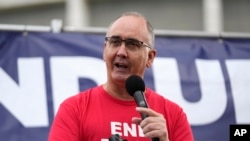 全美汽車工人聯合會主席費恩在底特律的集會上演講。(2023年9月15日)