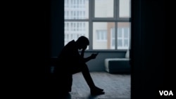 美國醫療總監2023年5月2日宣佈孤獨為流行病，稱美國普遍存在的孤獨造成的健康風險與每天吸十幾支香菸一樣致命。